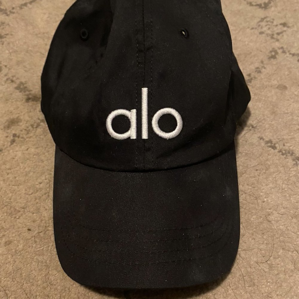 Alo Yoga Off Duty Hat - Black and White